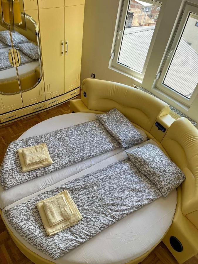 Apartment Alpi Печ Екстериор снимка