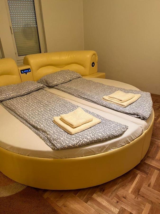 Apartment Alpi Печ Екстериор снимка