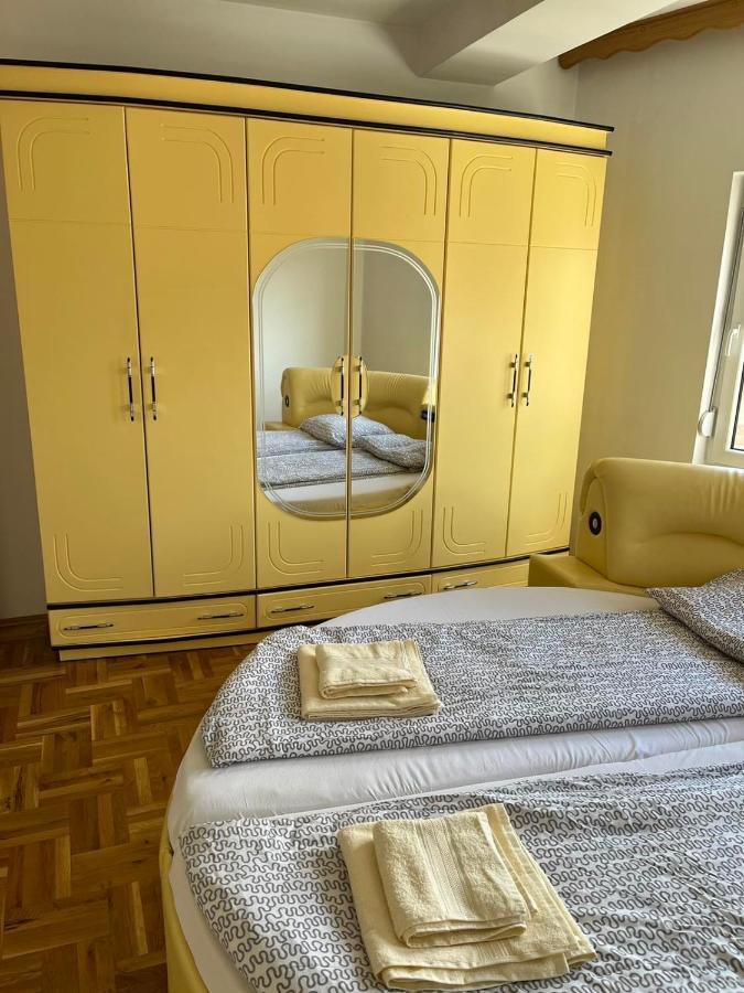 Apartment Alpi Печ Екстериор снимка