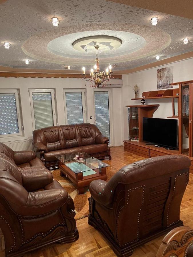 Apartment Alpi Печ Екстериор снимка