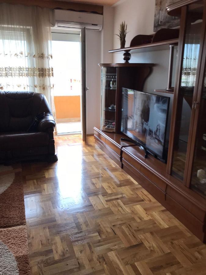 Apartment Alpi Печ Екстериор снимка