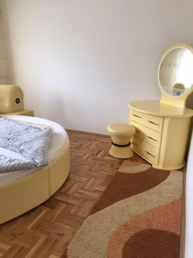 Apartment Alpi Печ Екстериор снимка